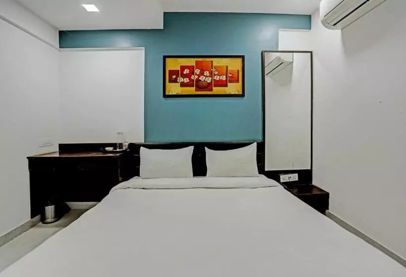 ホテル Oyo Pooja Palace