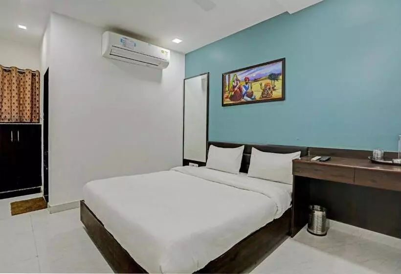 ホテル Oyo Pooja Palace