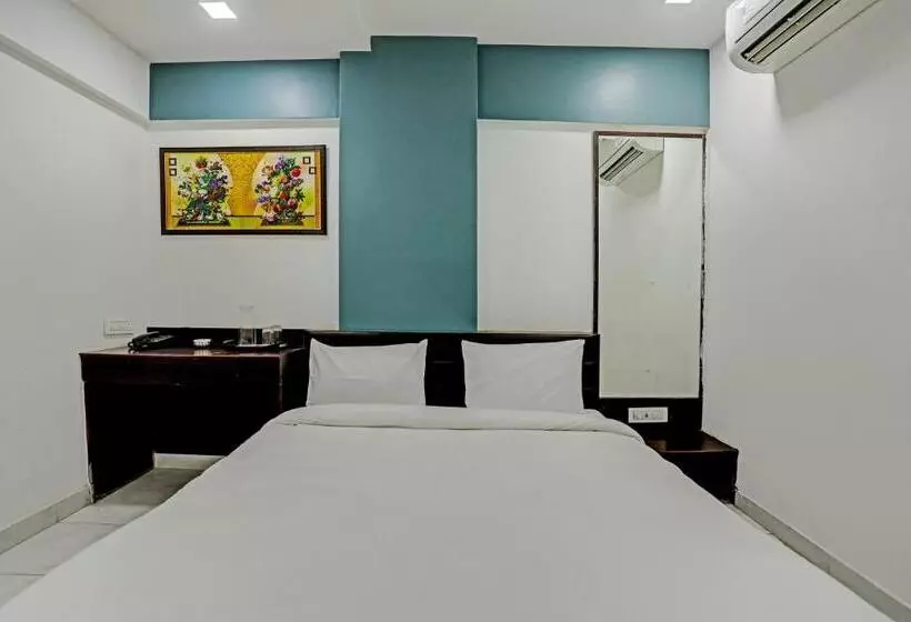 ホテル Oyo Pooja Palace