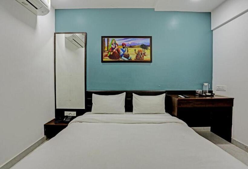 בית מלון כפרי Oyo Pooja Palace