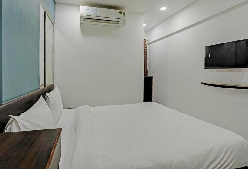 בית מלון כפרי Oyo Pooja Palace