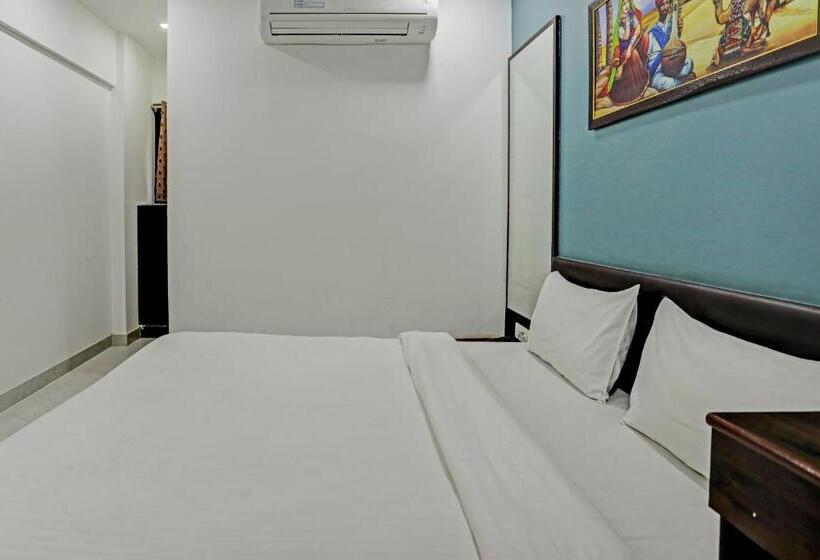 בית מלון כפרי Oyo Pooja Palace