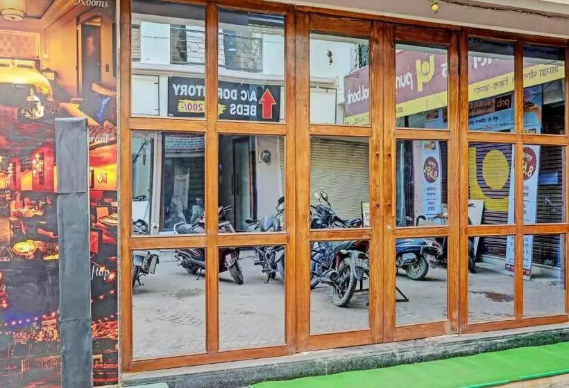 ホテル Oyo Pooja Palace
