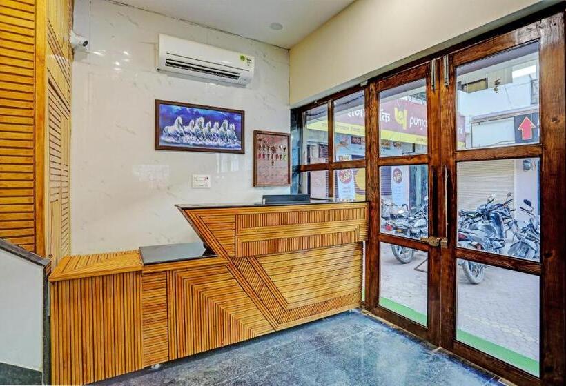 בית מלון כפרי Oyo Pooja Palace