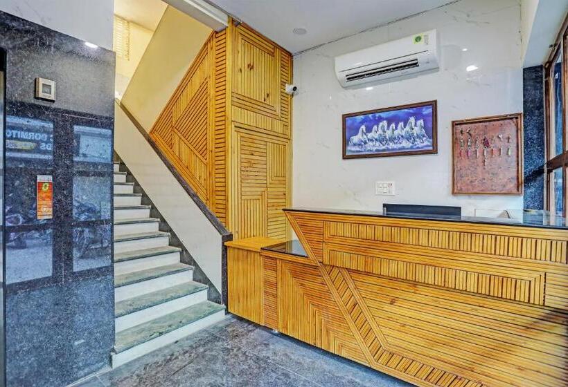 בית מלון כפרי Oyo Pooja Palace