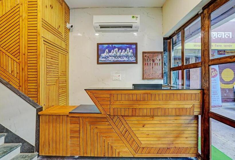 בית מלון כפרי Oyo Pooja Palace