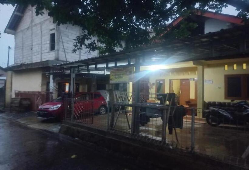 Szálloda Spot On 93542 Suripah Kostel Syariah