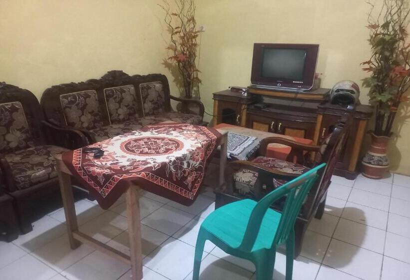 Szálloda Spot On 93542 Suripah Kostel Syariah