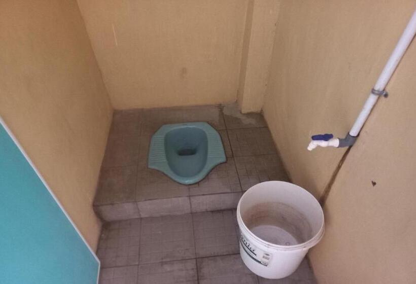 Szálloda Spot On 93542 Suripah Kostel Syariah