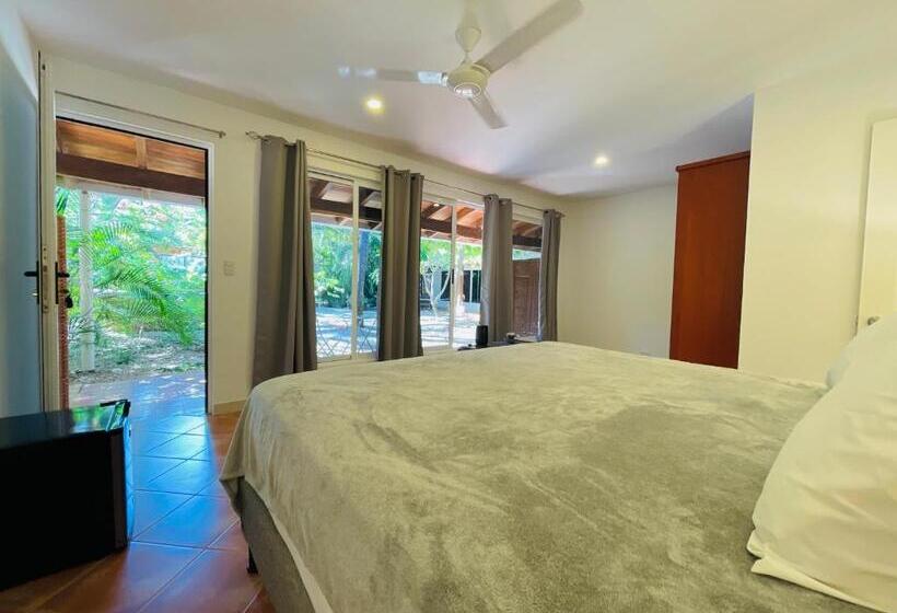 بنسيون Lodge Playa Negra