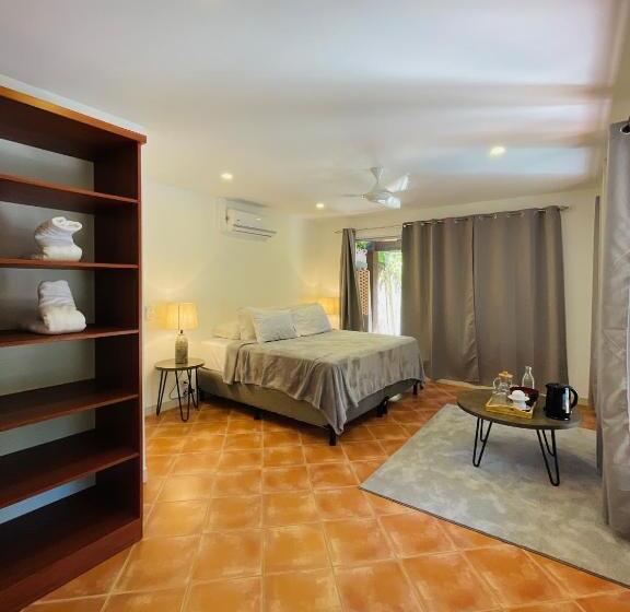 بنسيون Lodge Playa Negra