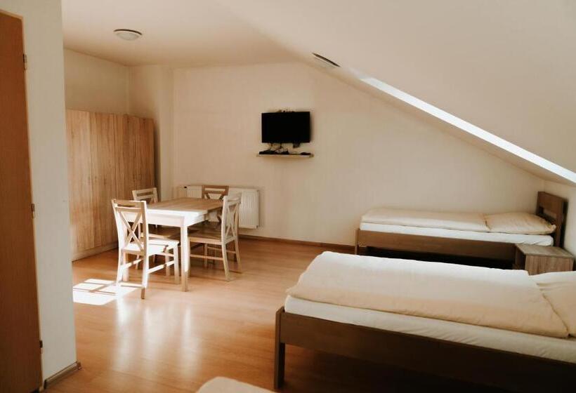 ペンション Penzión Enbra