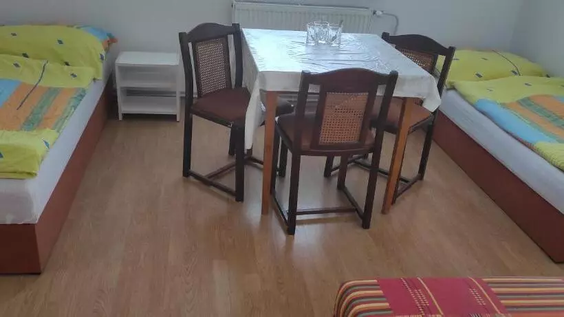 Majatalo Penzión Enbra