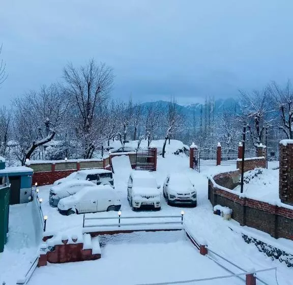 Majatalo The Gulmarg Palace