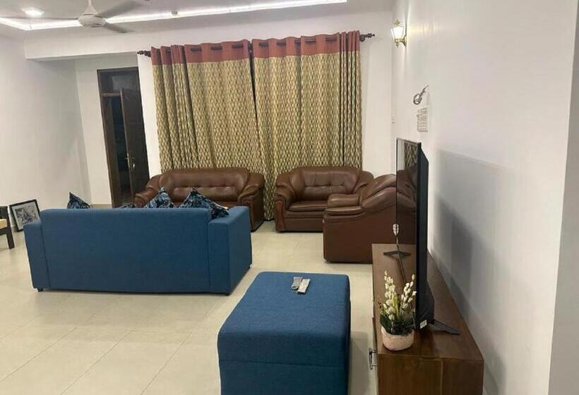 ペンション Highway Reach Layathraa