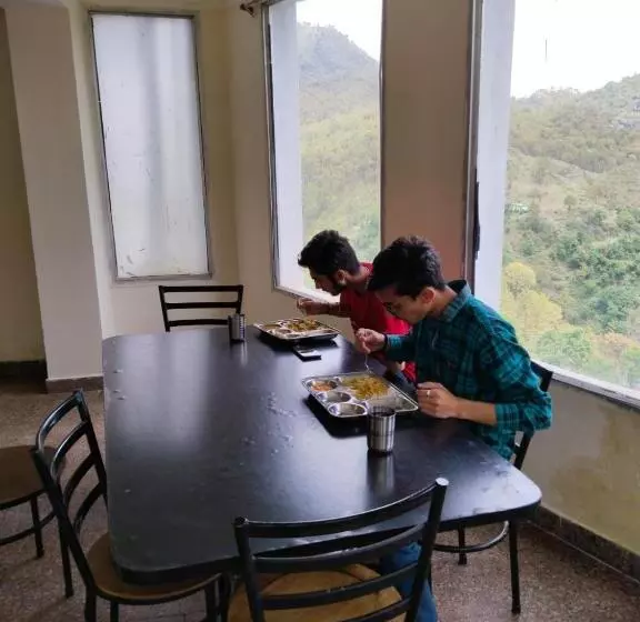 Abuzz Oxfordcaps Chanakya Hostel Solan