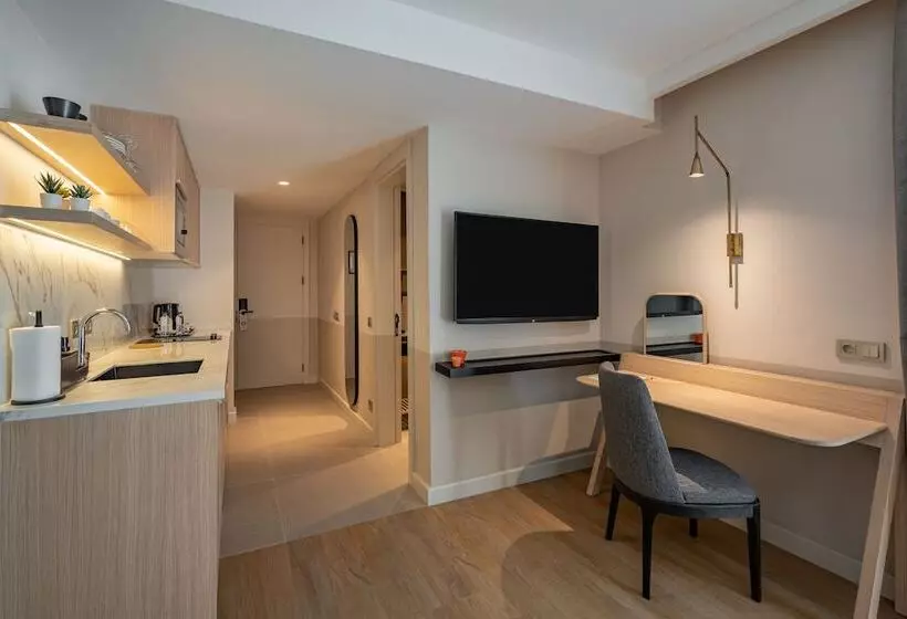 Oli Hotel And Suites