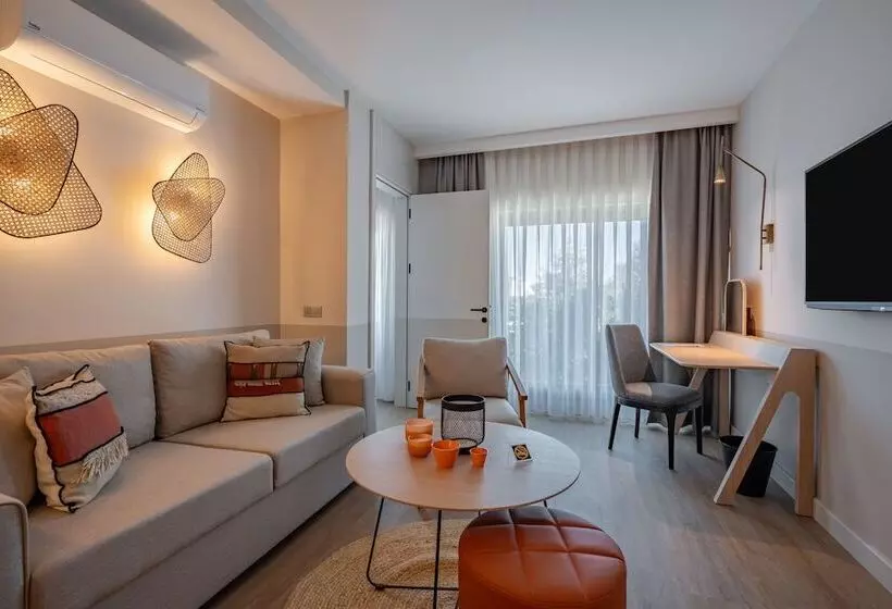 Oli Hotel And Suites