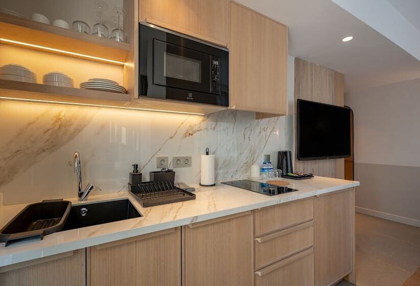 Oli Hotel And Suites