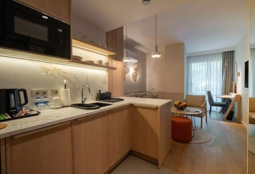 Oli Hotel And Suites