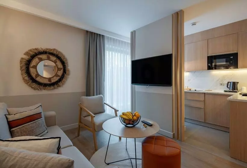 Oli Hotel And Suites