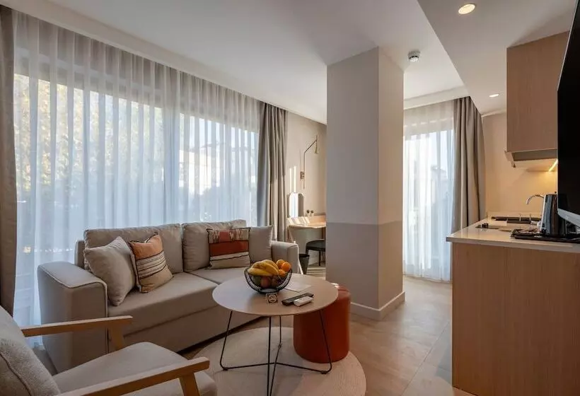 Oli Hotel And Suites