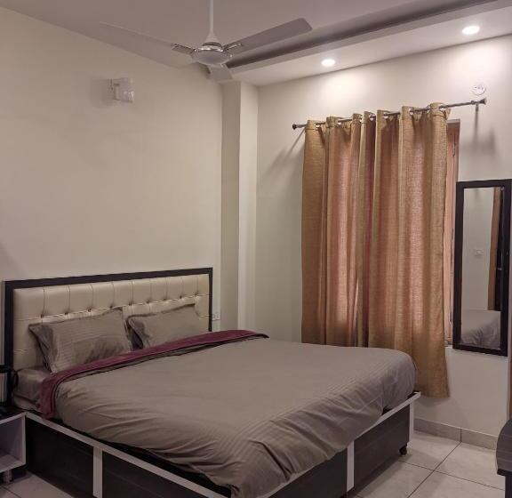 פנסיון Knights Inn