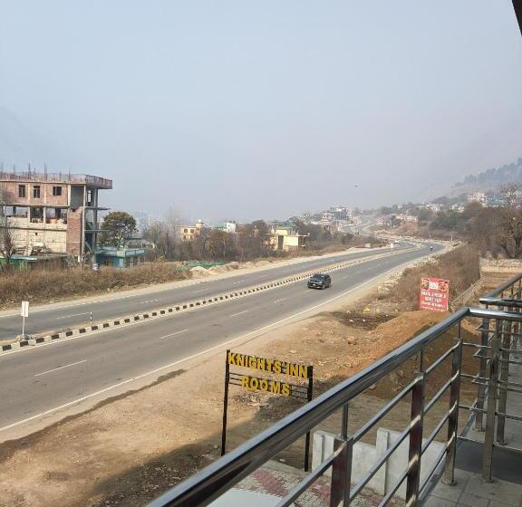 פנסיון Knights Inn