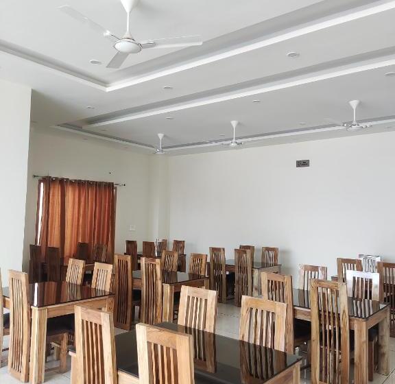 פנסיון Knights Inn