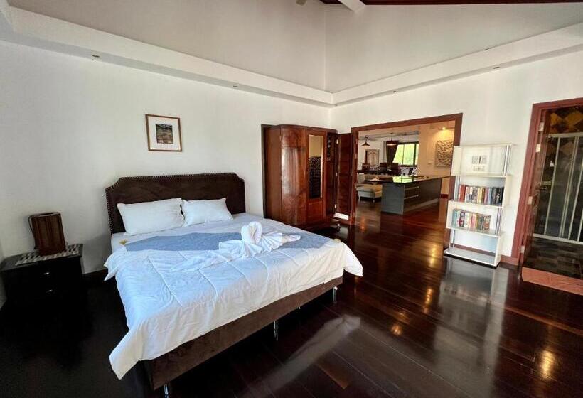 פנסיון Talay Naiharn Villa