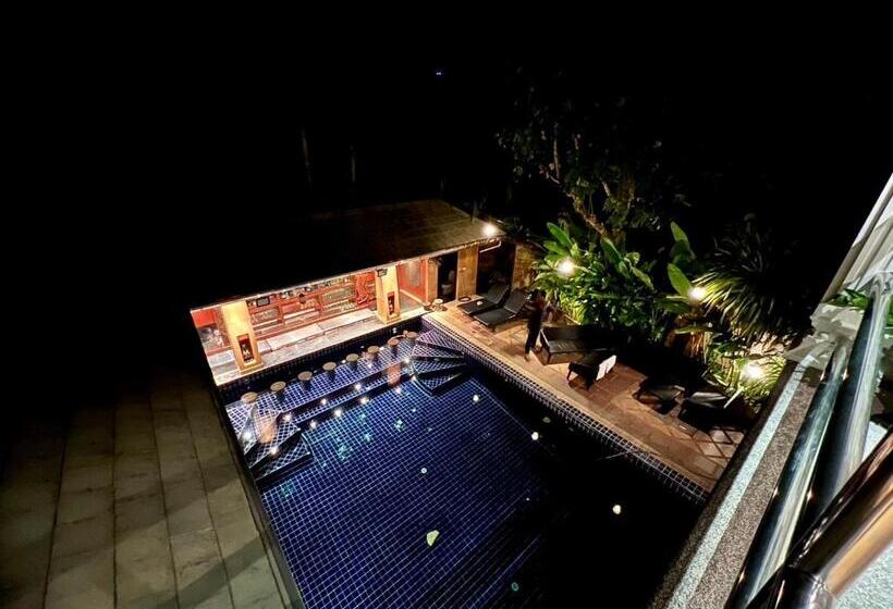 פנסיון Talay Naiharn Villa