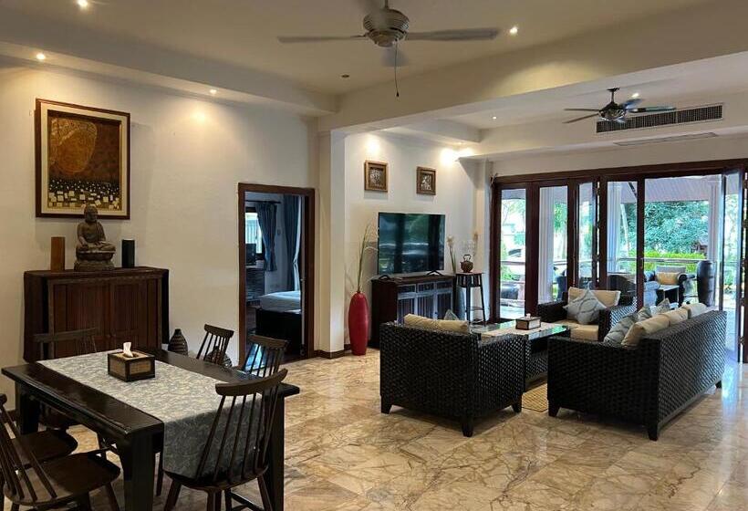 פנסיון Talay Naiharn Villa