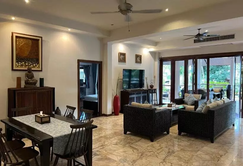 پانسیون Talay Naiharn Villa