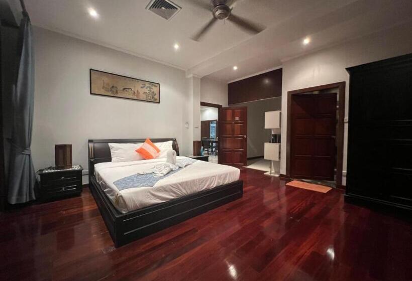 פנסיון Talay Naiharn Villa