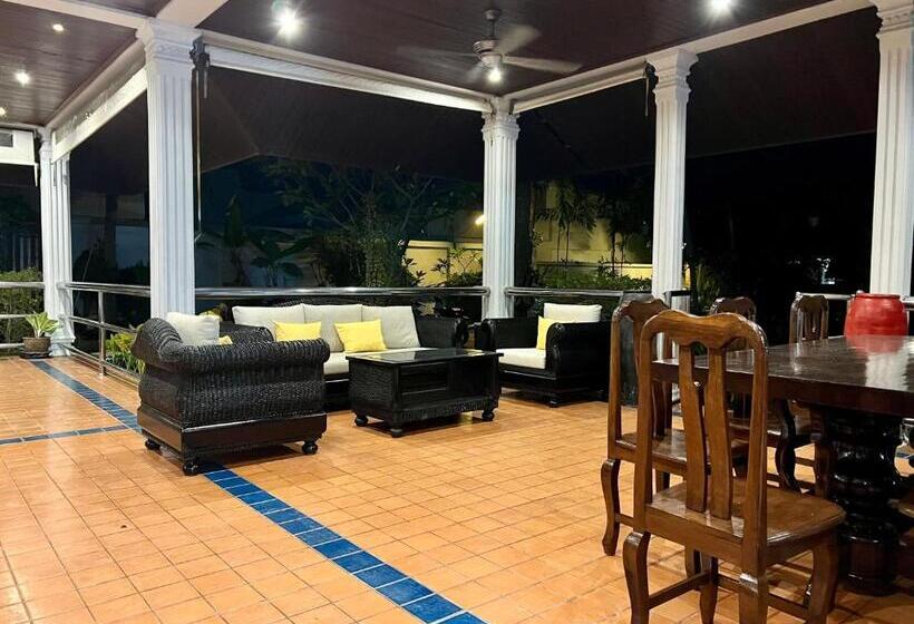 פנסיון Talay Naiharn Villa