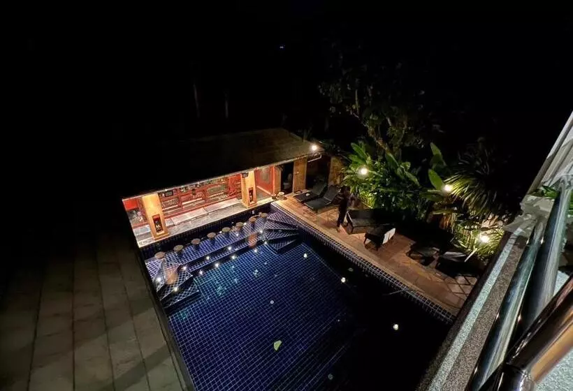 پانسیون Talay Naiharn Villa
