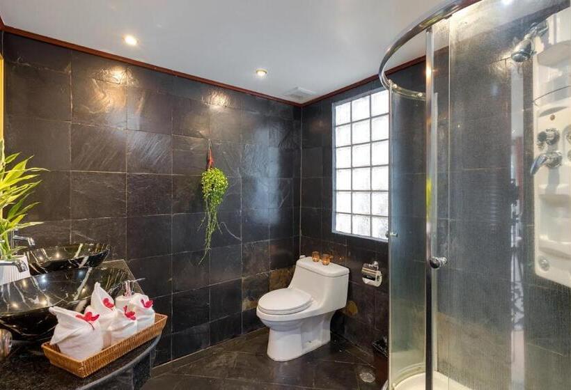 פנסיון Talay Naiharn Villa