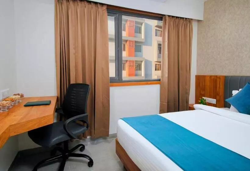 Hotelli Pride Elite Wellness Resort Becharaji Near Becharaji Railway Station