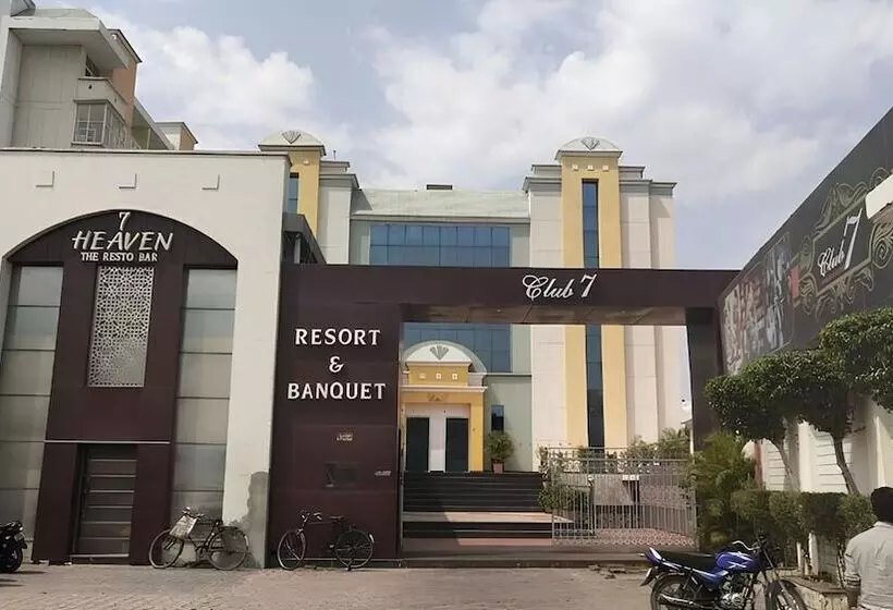 Hotelli Club 7 Resort And Banquets