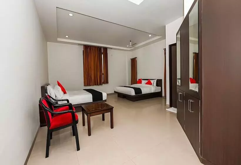 Hotelli Club 7 Resort And Banquets