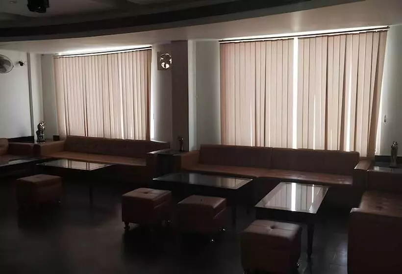 Hotelli Club 7 Resort And Banquets