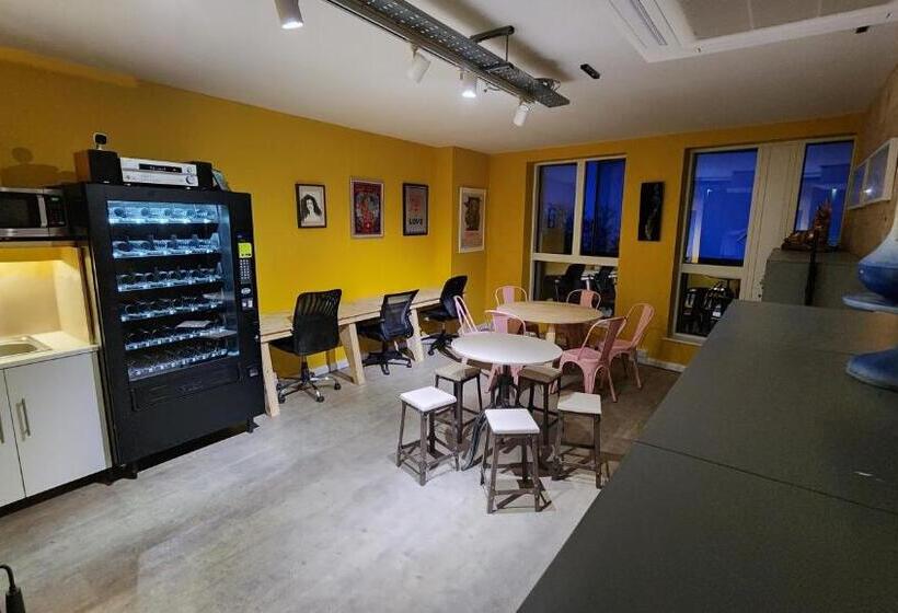 Kapsül Otel Komo Pod