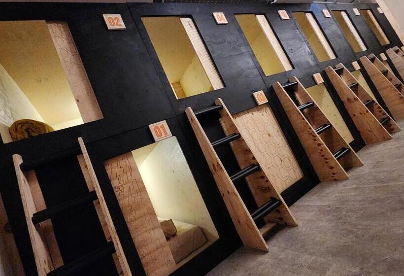 Kapsül Otel Komo Pod