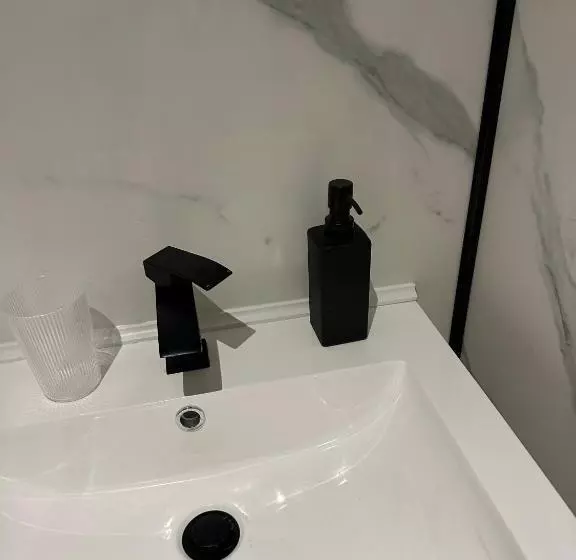 Kapselihotelli The Cottage Hideout