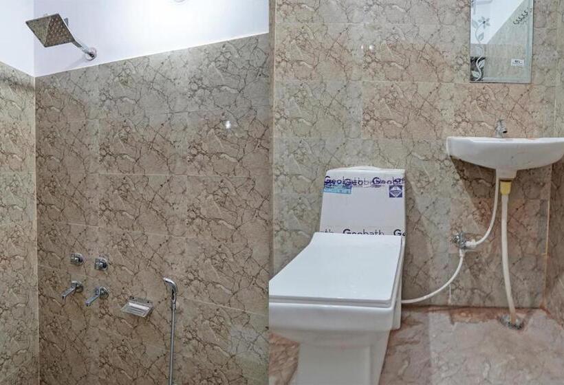 هتل Oyo The Adiitya Inn