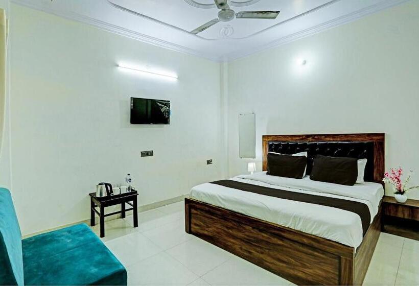 هتل Oyo The Adiitya Inn