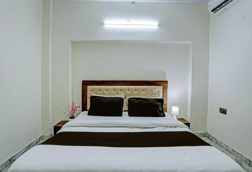 هتل Oyo The Adiitya Inn