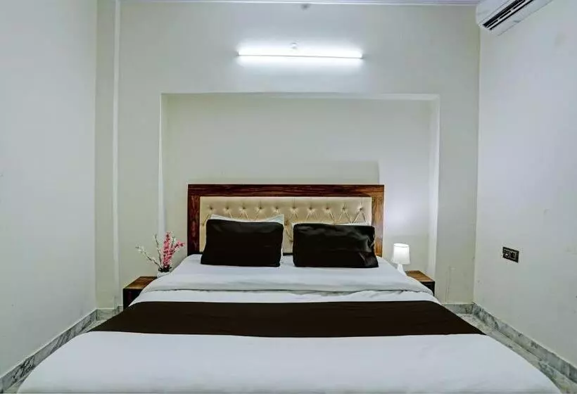 Hotelli Oyo The Adiitya Inn