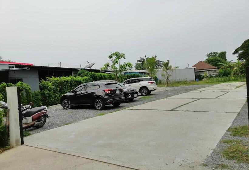 בית מלון כפרי Pattanipirom Boutique