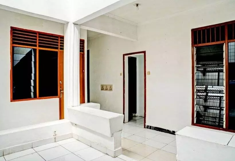 هتل Spot On 93475 Garuda Homestay Syariah
